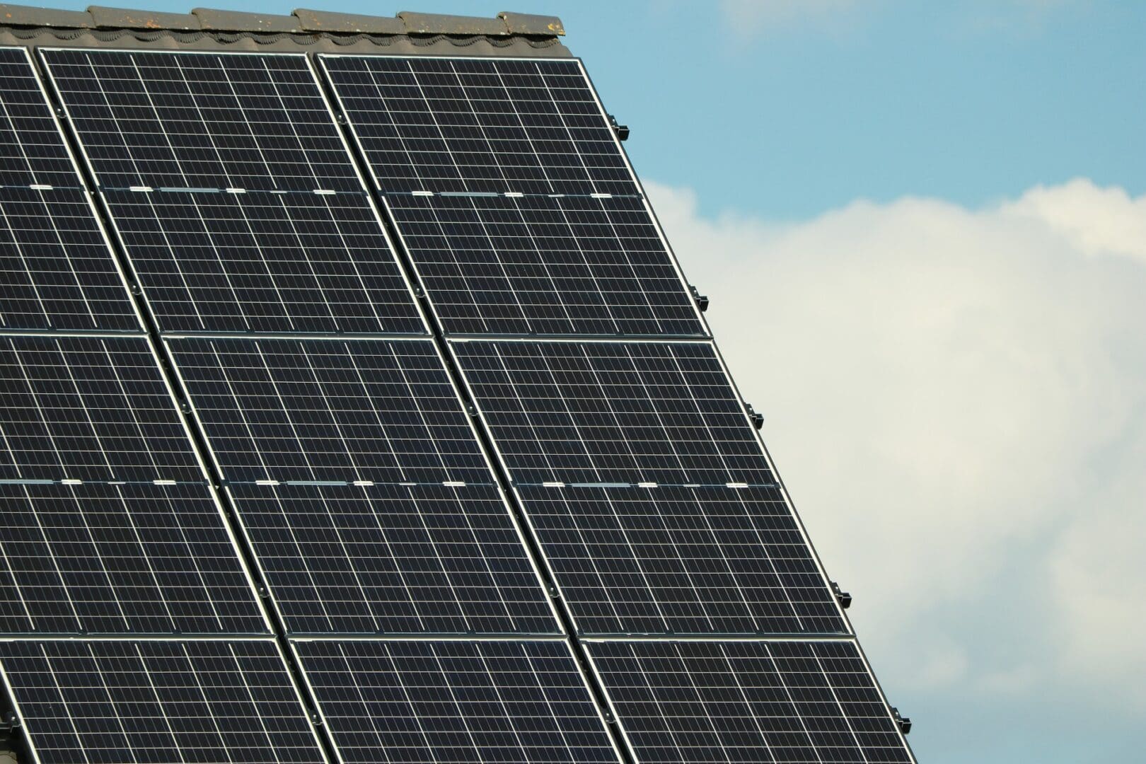 A close up of the top of a solar panel